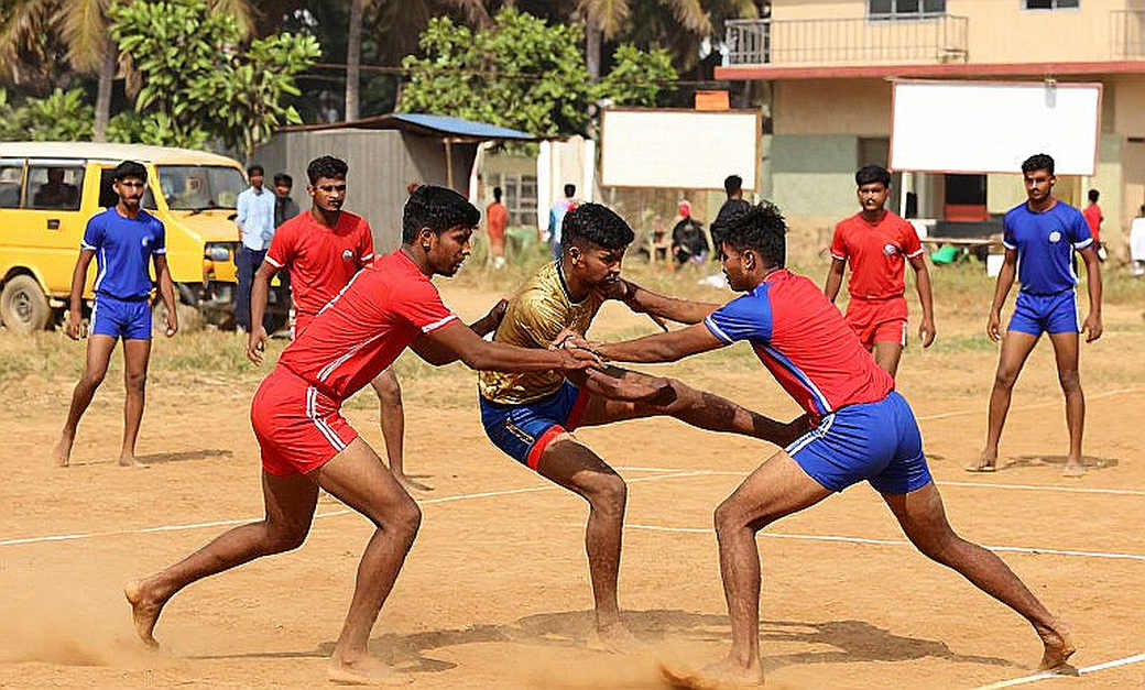 পবন সেহরাওয়াতকে বসিয়ে ভারত-ইরান ফাইনাল: কৌশল নাকি ঝুঁকি? পবন সেহরাওয়াতকে বসিয়ে ভারত-ইরান ফাইনাল: কৌশল নাকি ঝুঁকি?